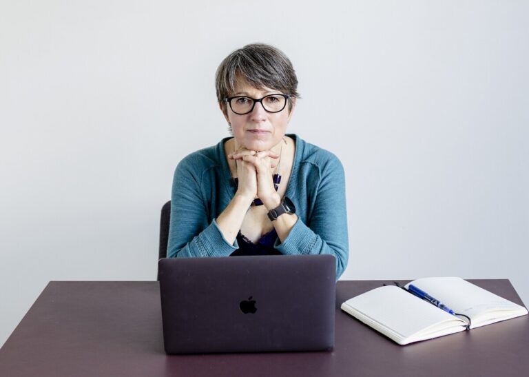 Email : Tool or tyrant?